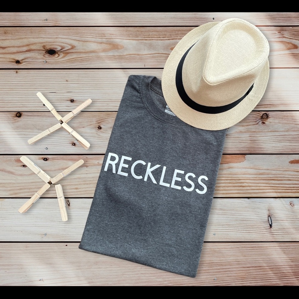 Tshirt • Reckless • Gray • Medium • Gildan • Unisex
